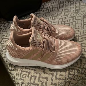 Adidas swift run sneakers.. only worn a few times inside a gym